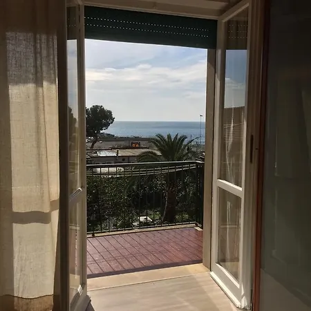 Διαμέρισμα Sea View With Balcony